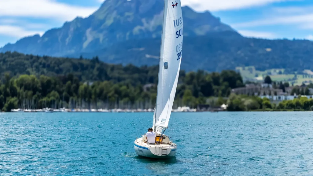 photo with sailing showing skills, teamwork, agility